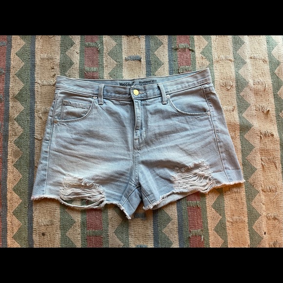 MOSSIMO | Women’s Distressed High Rise Boyfriend Midi Light Wash Jean Shorts EUC - Picture 2 of 9